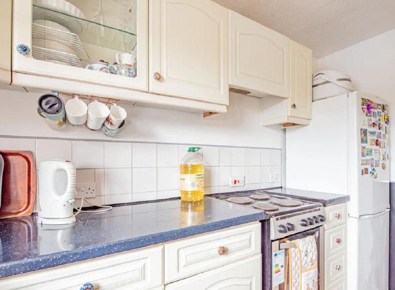 Home Away Home Near Heathrow Airport Cowley  Exterior foto